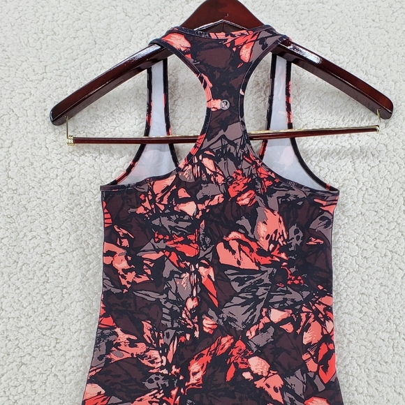 Lululemon Cool Racerback Abstract Floral Print Tank Top Shirt sz 6 Black Salmon - Picture 6 of 6